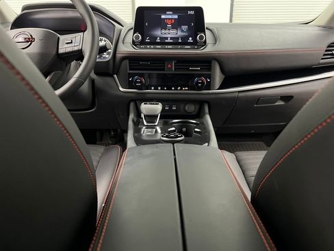 Used 2025 Nissan Rogue SV AWD/4WD image 35