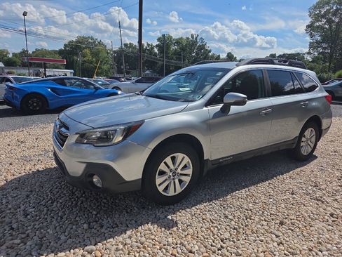 Used 2018 Subaru Outback 2.5i Premium AWD/4WD image 2