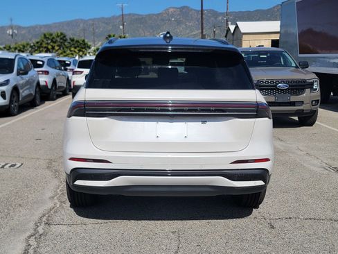 New 2026 Lincoln Nautilus Reserve image 5