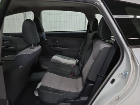 Used 2015 Toyota Prius V Three image 9