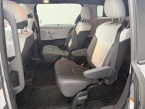 Used 2023 Toyota Sienna XSE AWD/4WD image 26