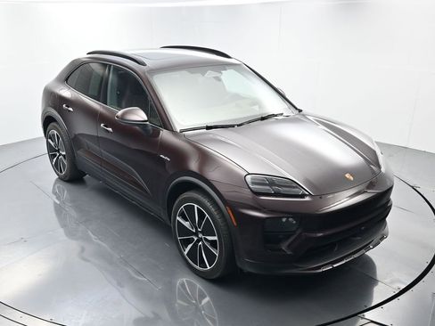 Certified 2025 Porsche Macan Electric RWD image 42