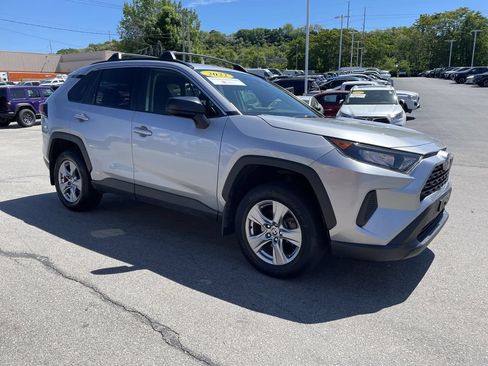 Certified 2022 Toyota RAV4 LE AWD/4WD image 6