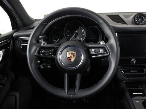 Used 2025 Porsche Macan image 12