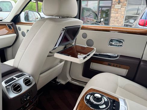 Used 2012 Rolls-Royce Ghost RWD image 38