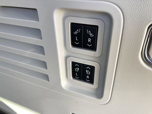 Certified 2024 GMC Acadia Denali image 19