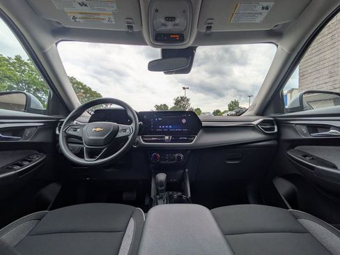 Used 2025 Chevrolet TrailBlazer LT AWD/4WD image 23
