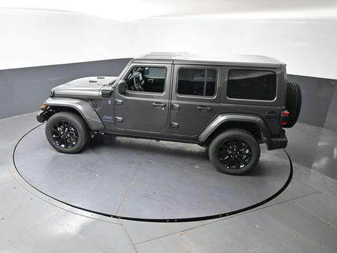 Used 2025 Jeep Wrangler Unlimited Sahara w/ Safety Group image 19