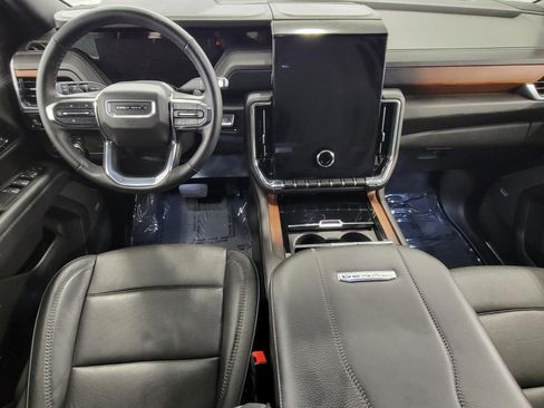 Used 2025 GMC Yukon XL Denali AWD/4WD image 5