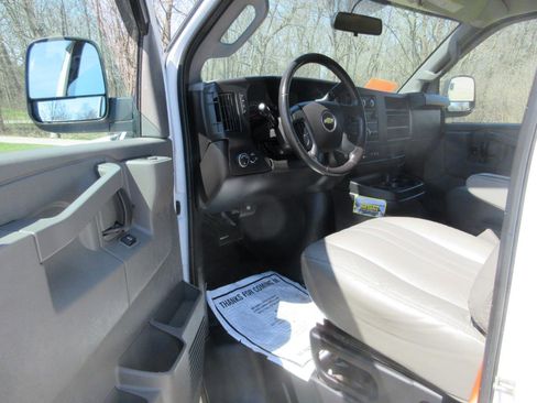 Used 2020 Chevrolet Express 2500 Extended RWD image 33