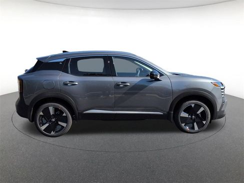 New 2026 Nissan Kicks SR w/ Cold Weather Package image 4