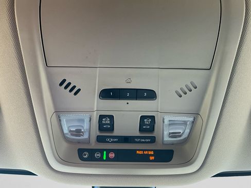 Used 2019 Buick Enclave Premium FWD image 18