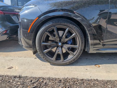 Used 2024 BMW X7 xDrive40i w/ M Sport Package AWD/4WD image 12
