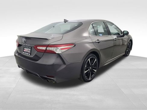 Used 2018 Toyota Camry XSE image 4