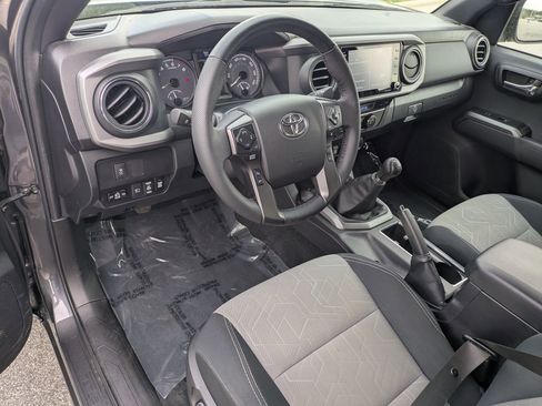 Used 2022 Toyota Tacoma TRD Off-Road image 9