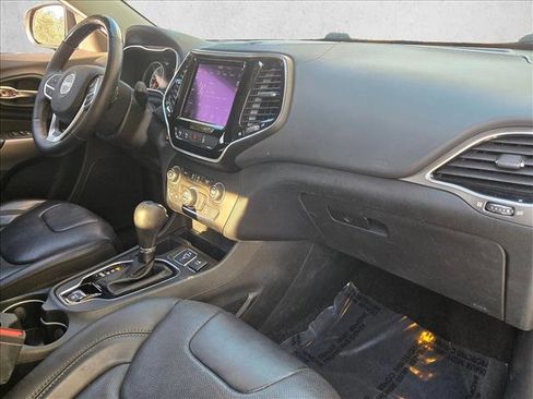 Used 2019 Jeep Cherokee Overland w/ Technology Group image 23