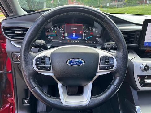 Used 2020 Ford Explorer XLT w/ Equipment Group 202A AWD/4WD image 12