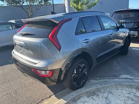 Certified 2023 Kia Niro Wind FWD image 3