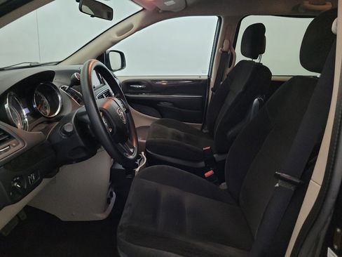 Used 2018 Dodge Grand Caravan SE FWD image 17