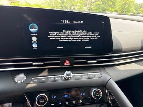 Used 2023 Hyundai Elantra SEL w/ Convenience Package FWD image 5