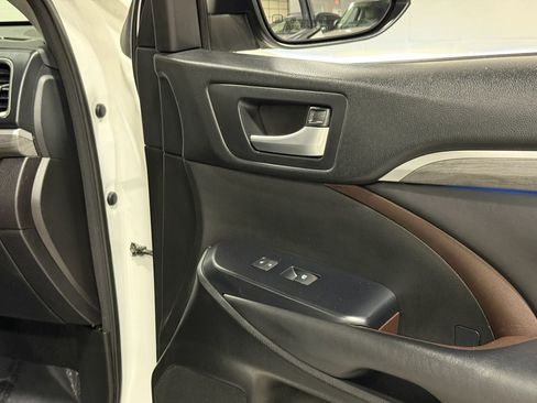 Used 2018 Toyota Highlander Limited AWD/4WD image 43