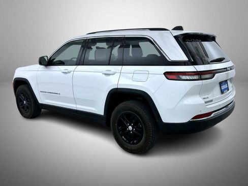 Certified 2023 Jeep Grand Cherokee Laredo image 7