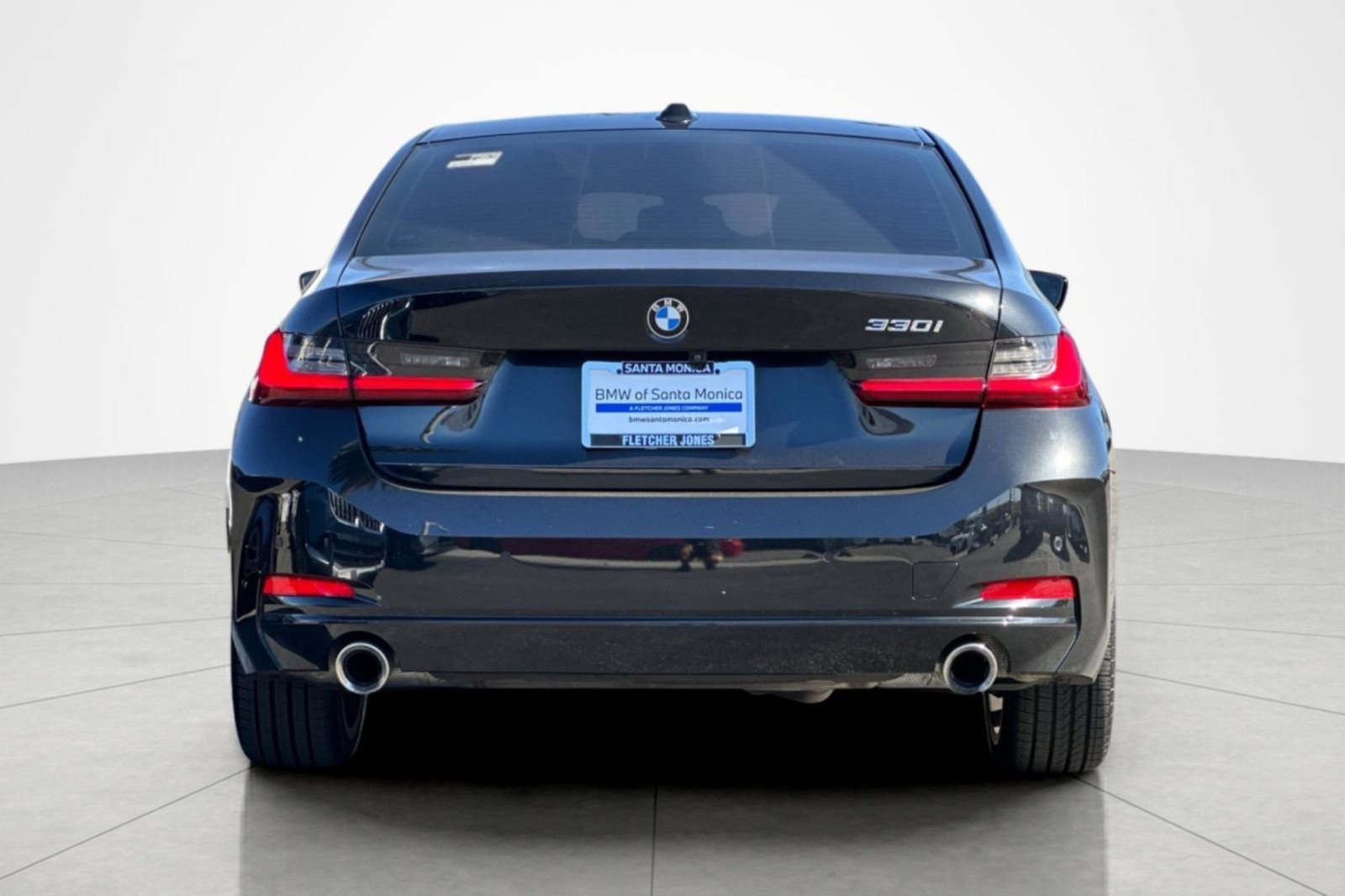 Used 2024 BMW 330i Sedan w/ Convenience Package RWD image 4