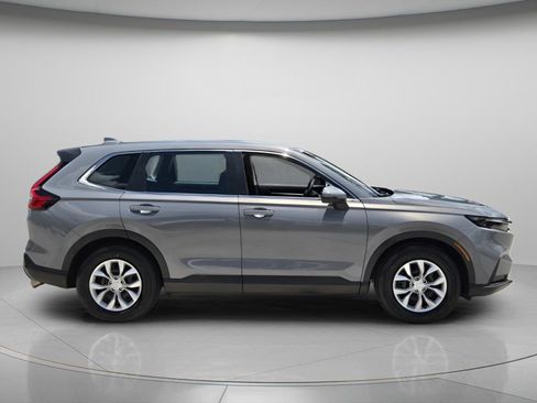 Used 2023 Honda CR-V LX image 3