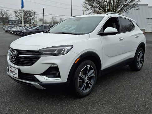 Used 2023 Buick Encore GX Essence image 3
