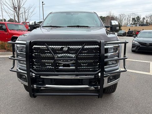 Used 2025 Ford F250 Lariat w/ Chrome Package image 3