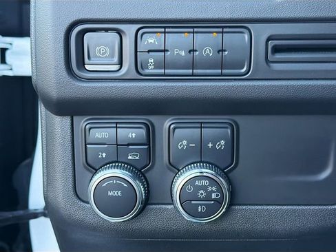 Used 2023 GMC Yukon SLT AWD/4WD image 36