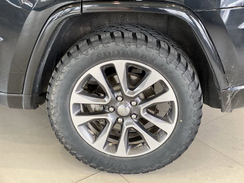 Used 2017 Jeep Grand Cherokee Overland image 13