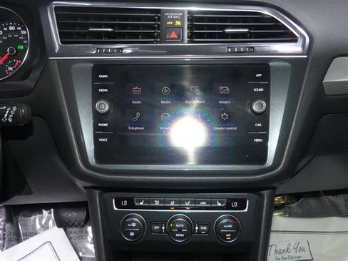 Used 2019 Volkswagen Tiguan SE image 38