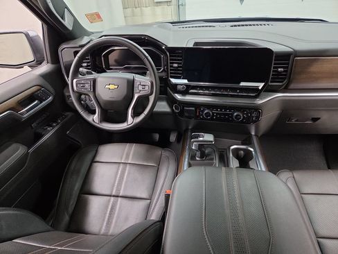 Used 2025 Chevrolet Silverado 1500 High Country w/ Technology Package AWD/4WD image 12