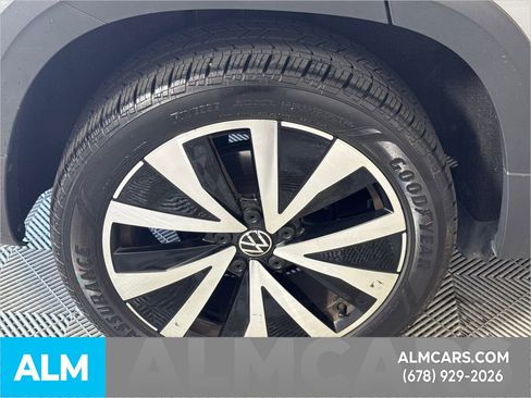 Used 2024 Volkswagen Taos SE image 20