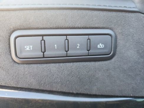 Used 2020 Cadillac Escalade Platinum image 27