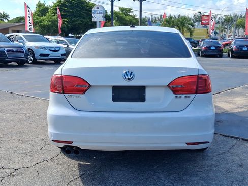Used 2011 Volkswagen Jetta SE FWD image 6