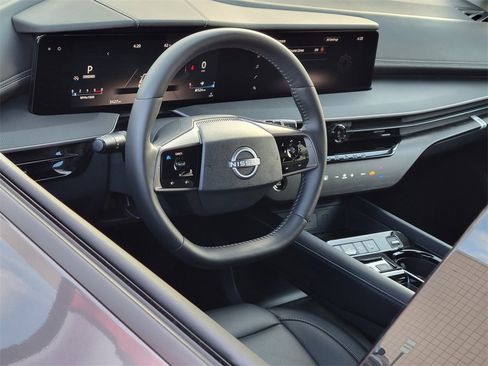 Used 2025 Nissan Murano SV image 3