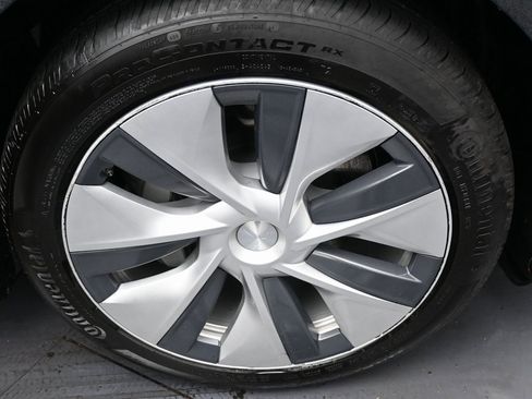 Used 2021 Tesla Model Y Long Range image 39