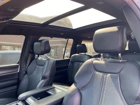 Used 2023 Jeep Wagoneer Series II w/ Convenience Group I image 2