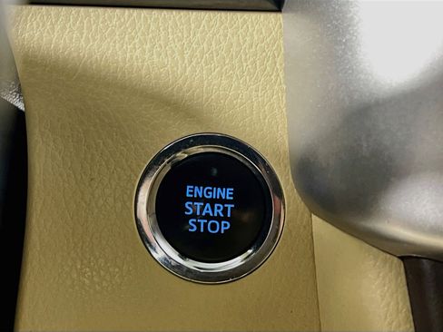 Used 2018 Toyota Highlander XLE AWD/4WD image 23