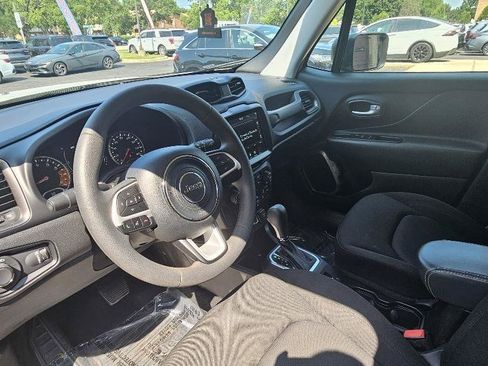 Used 2023 Jeep Renegade Latitude AWD/4WD image 10