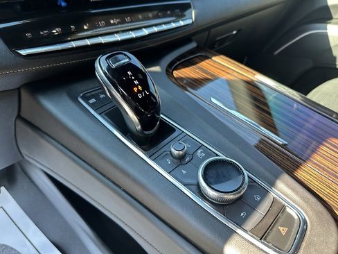 Used 2023 Cadillac Escalade ESV Premium Luxury image 27