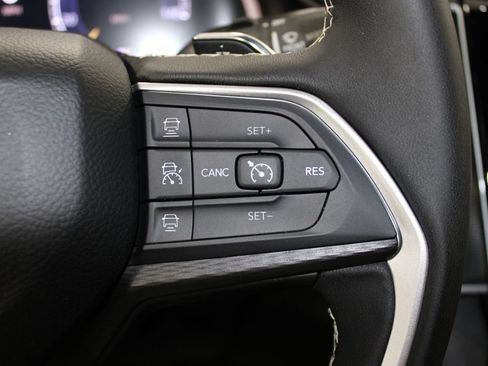 Used 2024 Jeep Grand Cherokee L Altitude AWD/4WD image 34