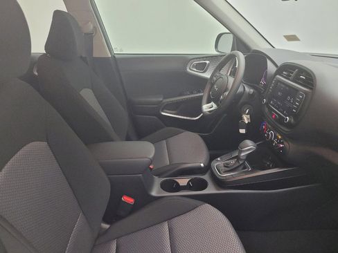 Used 2025 Kia Soul LX FWD image 21