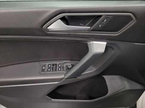 Used 2019 Volkswagen Tiguan SE w/ Panoramic Sunroof Package FWD image 28
