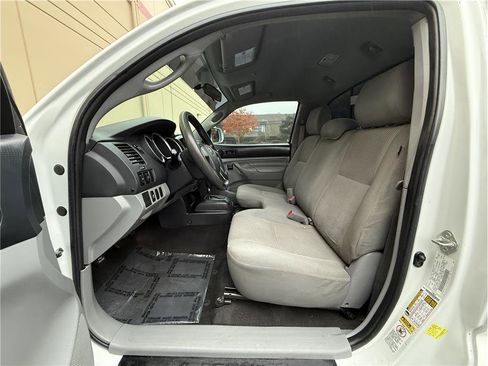 Used 2014 Toyota Tacoma 2WD Regular Cab image 8