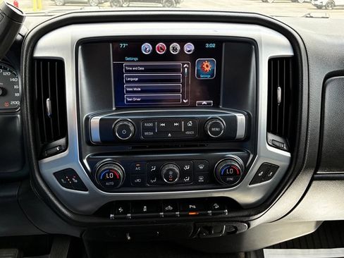Used 2018 GMC Sierra 2500 SLE w/ HD SLE Preferred Plus Package AWD/4WD image 19