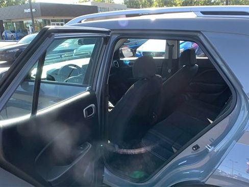 Used 2023 Hyundai Venue SEL image 18