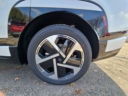 New 2026 Hyundai Ioniq 9 Limited w/ Tow & Go Package AWD/4WD image 34